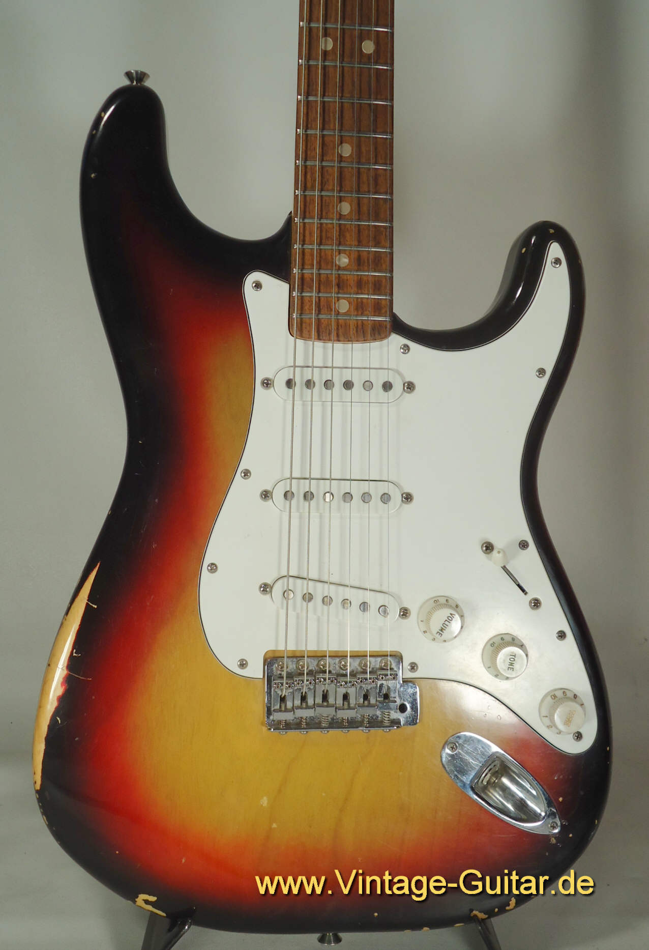 Fender Stratocaster 1976 sunburst white parts c.jpg